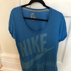 Nike top